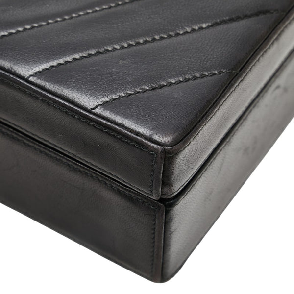 シャネル シェブロン Vステッチ ショルダーバッグ ブラック ラムスキン レディース CHANEL 【中古】