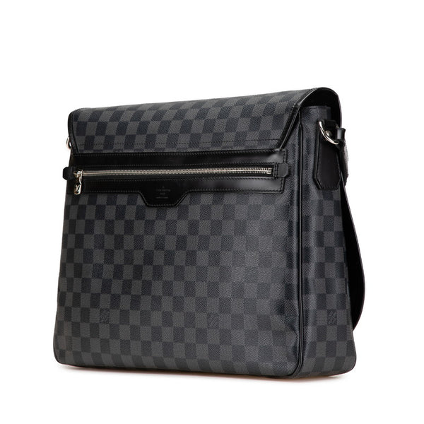 ルイ ヴィトン ダミエ グラフィット ダニエルMM 斜め掛け ショルダーバッグ N58029 ブラック PVC レザー メンズ LOUIS VUITTON 【中古】