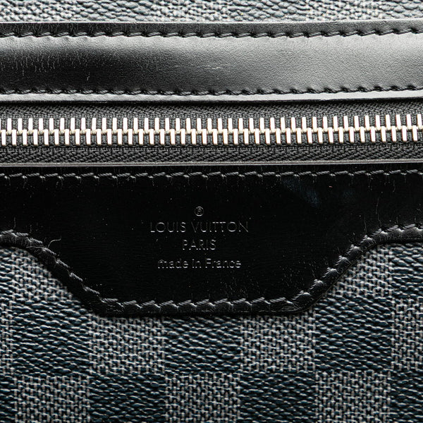 ルイ ヴィトン ダミエ グラフィット ダニエルMM 斜め掛け ショルダーバッグ N58029 ブラック PVC レザー メンズ LOUIS VUITTON 【中古】