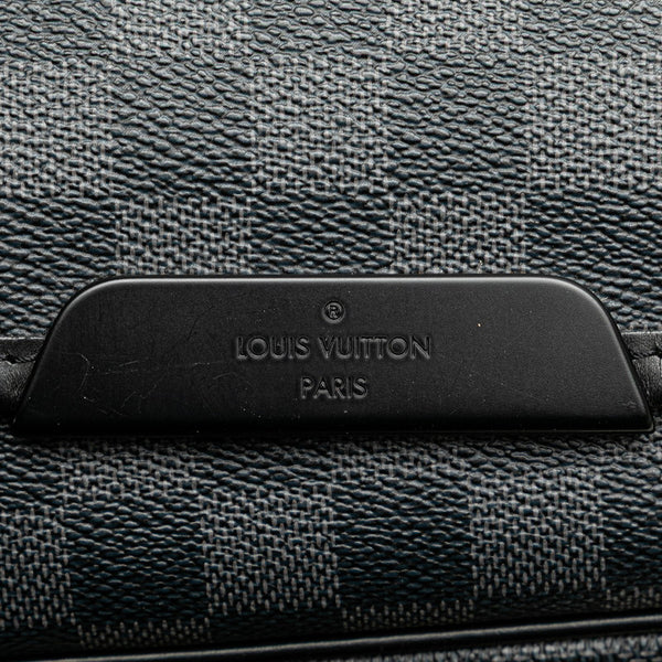 ルイ ヴィトン ダミエ グラフィット ダニエルMM 斜め掛け ショルダーバッグ N58029 ブラック PVC レザー メンズ LOUIS VUITTON 【中古】