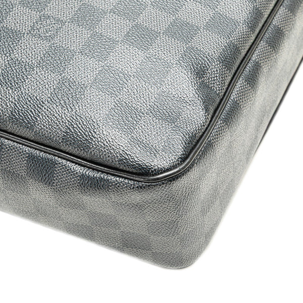 ルイ ヴィトン ダミエ グラフィット ダニエルMM 斜め掛け ショルダーバッグ N58029 ブラック PVC レザー メンズ LOUIS VUITTON 【中古】