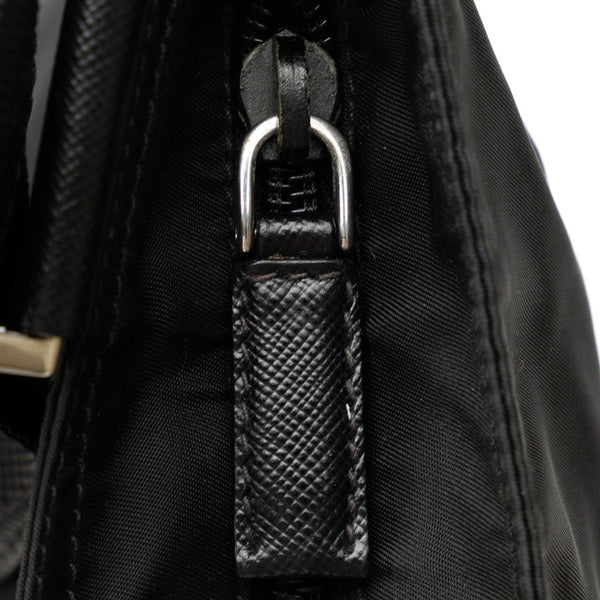 プラダ 三角ロゴプレート 斜め掛け ショルダーバッグ ブラック ナイロン レザー レディース PRADA 【中古】