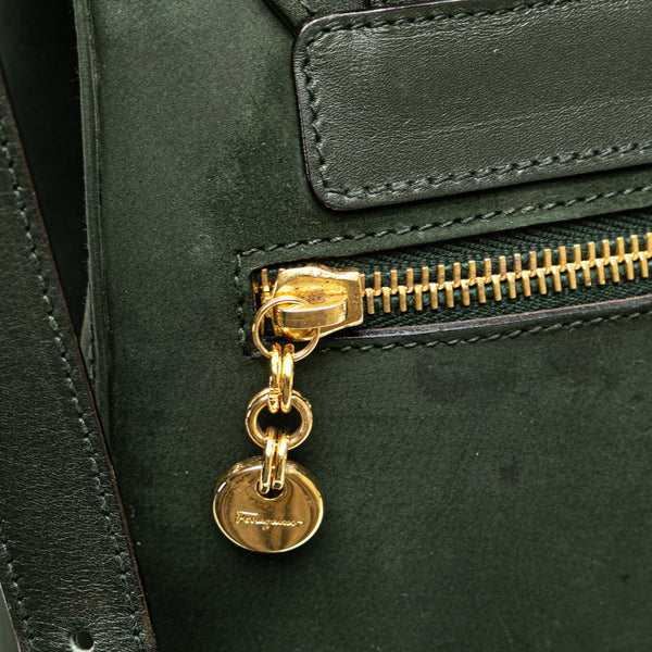 サルヴァトーレフェラガモ ヴァラリボン リュック バックパック グリーン レザー スエード レディース Salvatore Ferragamo 【中古】