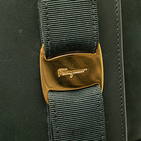 サルヴァトーレフェラガモ ヴァラリボン リュック バックパック グリーン レザー スエード レディース Salvatore Ferragamo 【中古】