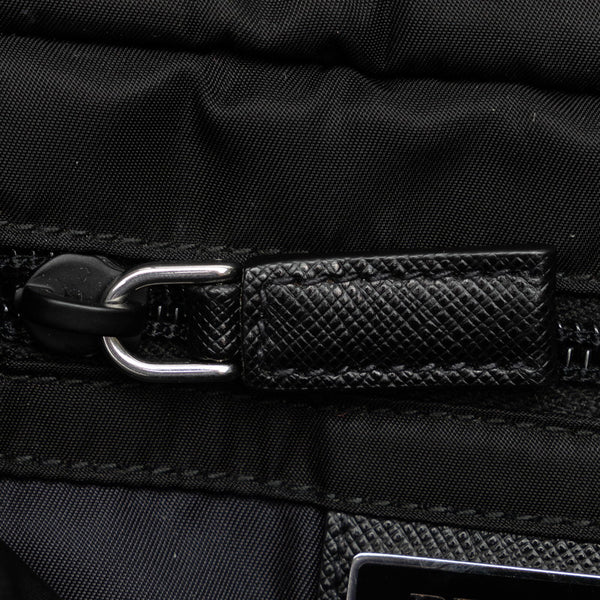 プラダ 三角ロゴプレート 斜め掛け ショルダーバッグ ブラック ナイロン レザー レディース PRADA 【中古】