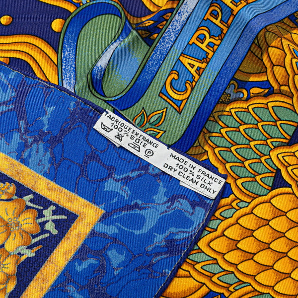 エルメス カレ90 CARPE DIEM 今日一日を楽しむ スカーフ ブルー ゴールド シルク レディース HERMES 【中古】