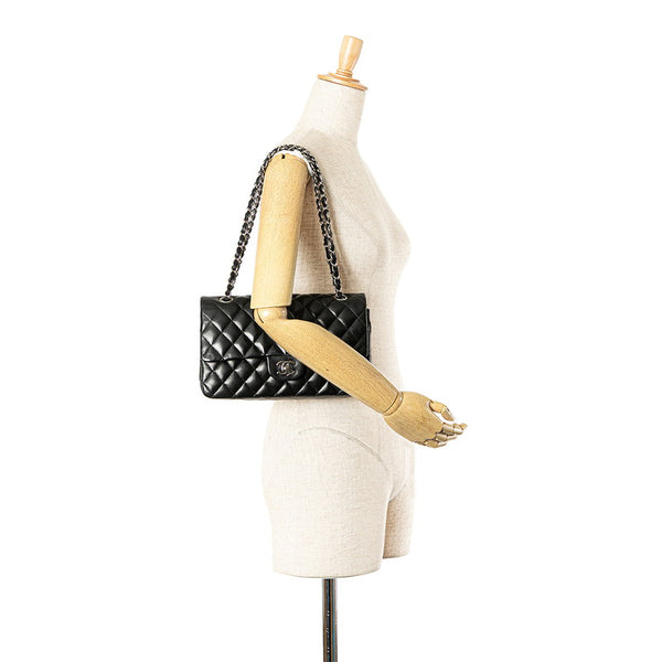 シャネル マトラッセ25 ダブルフラップ ココマーク チェーン ショルダーバッグ ブラック ラムスキン レディース CHANEL 【中古】