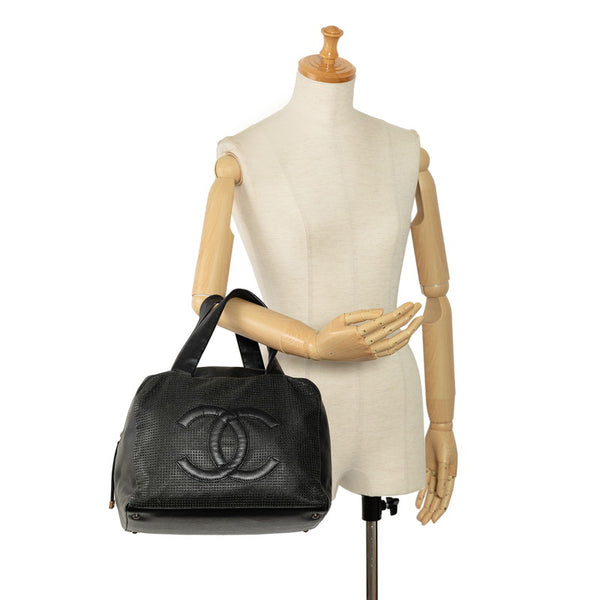 シャネル ココマーク ボストンバッグ ブラック マットキャビアスキン パンチングレザー レディース CHANEL 【中古】