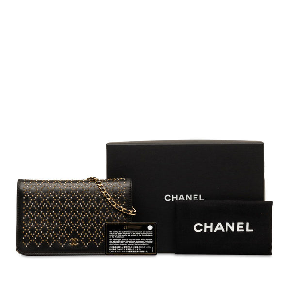 シャネル マトラッセ ココマーク スタッズ 長財布 チェーンウォレット ブラック ラムスキン レディース CHANEL 【中古】