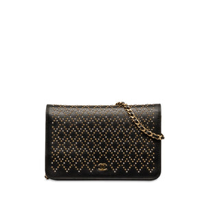 シャネル マトラッセ ココマーク スタッズ 長財布 チェーンウォレット ブラック ラムスキン レディース CHANEL 【中古】
