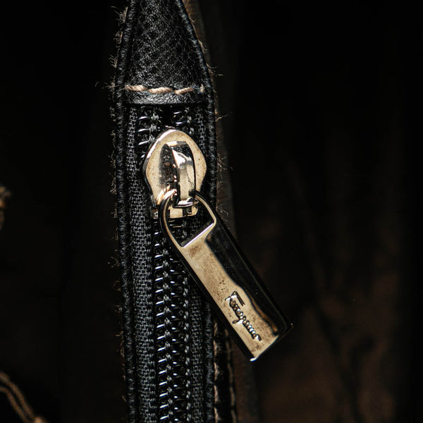 サルヴァトーレフェラガモ ガンチーニ ハンドバッグ ブラック レザー レディース Salvatore Ferragamo 【中古】