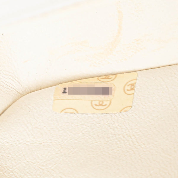 シャネル マトラッセ23 フルフラップ チェーンショルダーバッグ ホワイト ゴールド金具 ラムスキン レディース CHANEL 【中古】