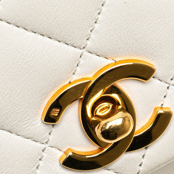 シャネル マトラッセ23 フルフラップ チェーンショルダーバッグ ホワイト ゴールド金具 ラムスキン レディース CHANEL 【中古】