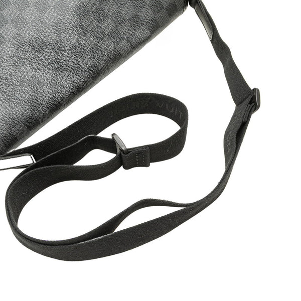 ルイ ヴィトン ダミエ グラフィット ダニエルMM 斜め掛け ショルダーバッグ N58029 ブラック PVC レザー メンズ LOUIS VUITTON 【中古】