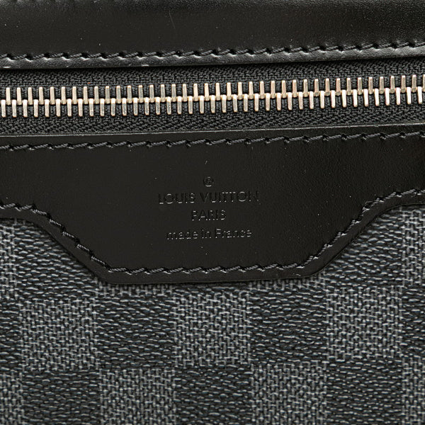 ルイ ヴィトン ダミエ グラフィット ダニエルMM 斜め掛け ショルダーバッグ N58029 ブラック PVC レザー メンズ LOUIS VUITTON 【中古】