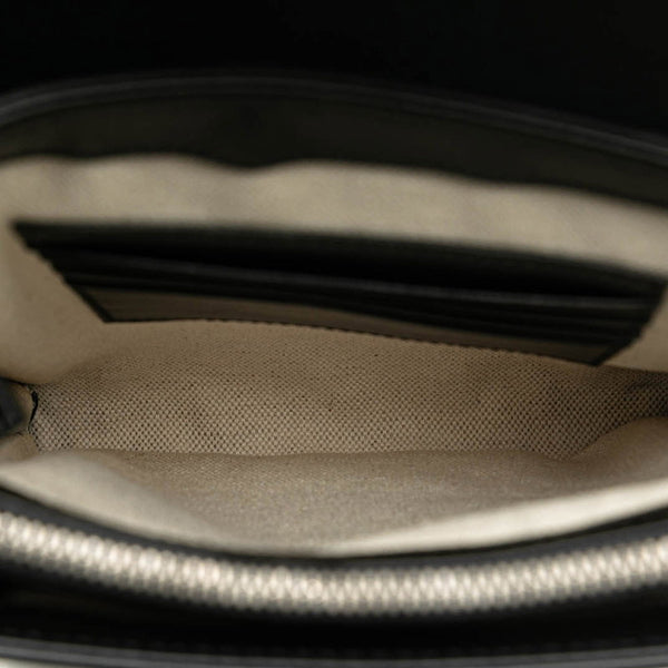 グッチ GGエンボス メッセンジャーバッグ ショルダーバッグ 625782 ブラック PVC レザー レディース GUCCI 【中古】