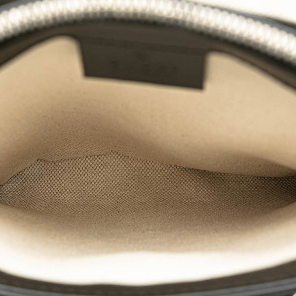 グッチ GGエンボス メッセンジャーバッグ ショルダーバッグ 625782 ブラック PVC レザー レディース GUCCI 【中古】