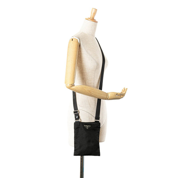 プラダ 三角ロゴプレート 斜め掛け ショルダーバッグ ブラック ナイロン レディース PRADA 【中古】