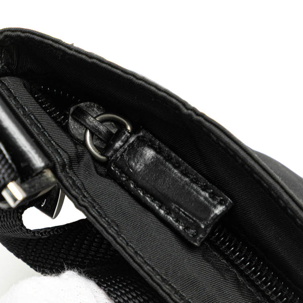 プラダ 三角ロゴプレート 斜め掛け ショルダーバッグ ブラック ナイロン レディース PRADA 【中古】