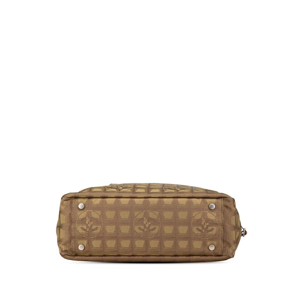 シャネル ニュートラベルライン トートGM トートバッグ カーキ ナイロン レザー レディース CHANEL 【中古】