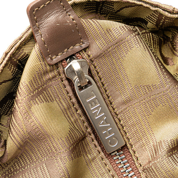 シャネル ニュートラベルライン トートGM トートバッグ カーキ ナイロン レザー レディース CHANEL 【中古】