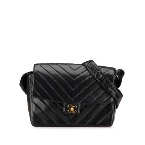 シャネル シェブロン Vステッチ ココマーク 斜め掛け ショルダーバッグ ブラック ラムスキン レディース CHANEL 【中古】