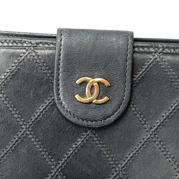 シャネル ワイルドステッチ ココマーク がま口 二つ折り財布 ブラック ラムスキン レディース CHANEL 【中古】
