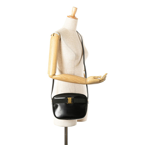 サルヴァトーレフェラガモ ヴァラ 斜め掛け ショルダーバッグ A214183 ブラック レザー レディース Salvatore Ferragamo 【中古】