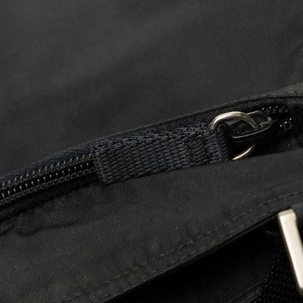 プラダ 三角ロゴプレート ショルダーバッグ ブラック ナイロン レディース PRADA 【中古】