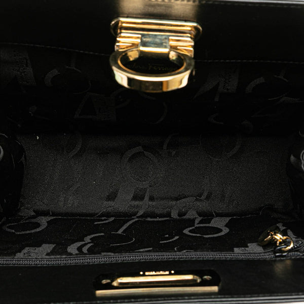 サルヴァトーレフェラガモ ガンチーニ チェーン ショルダーバッグ ブラック レザー レディース Salvatore Ferragamo 【中古】