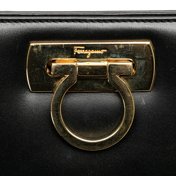 サルヴァトーレフェラガモ ガンチーニ チェーン ショルダーバッグ ブラック レザー レディース Salvatore Ferragamo 【中古】