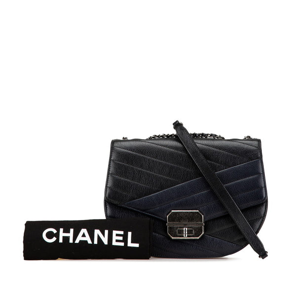 シャネル 2.55 斜め掛け チェーン ショルダーバッグ ブラック ネイビー ゴートスキン レディース CHANEL 【中古】