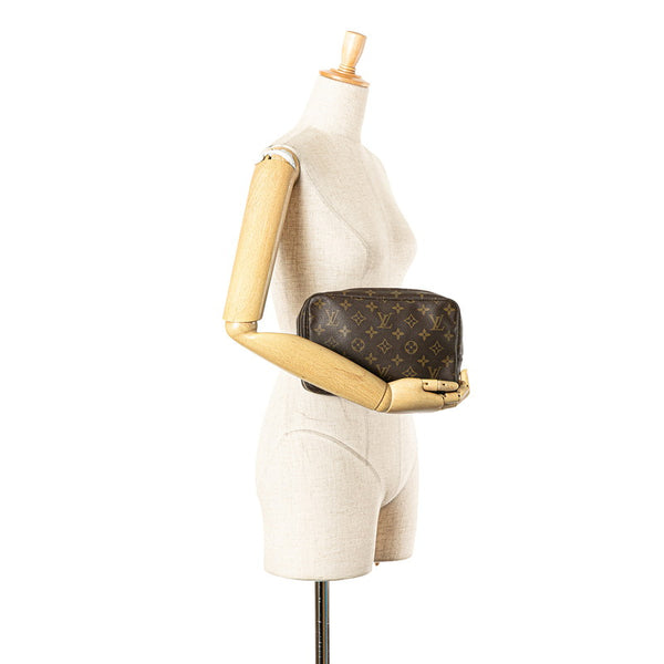ルイ ヴィトン モノグラム トゥルース トワレット23 セカンドバッグ クラッチバッグ M47524 ブラウン PVC レディース LOUIS VUITTON 【中古】