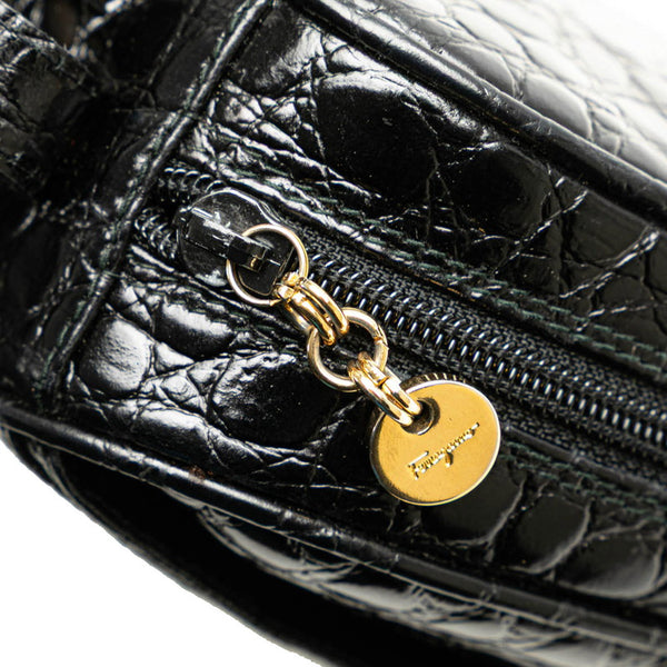 サルヴァトーレフェラガモ 型押し 斜め掛け ショルダーバッグ ブラック レザー レディース Salvatore Ferragamo 【中古】