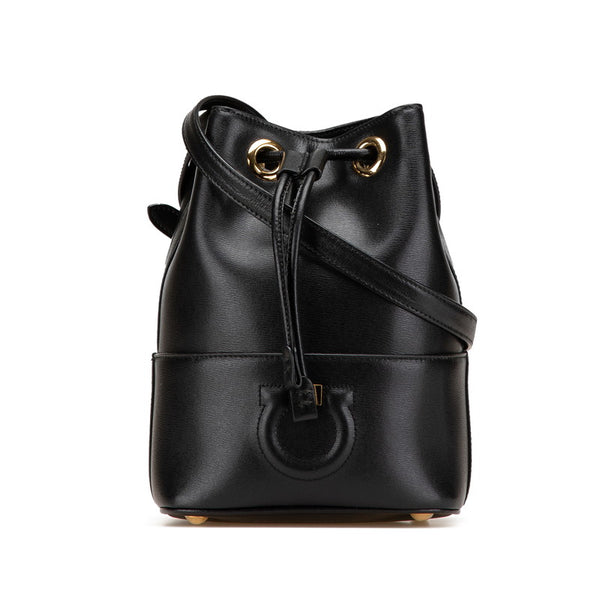 サルヴァトーレフェラガモ ガンチーニ 斜め掛け ショルダーバッグ ブラック レザー レディース Salvatore Ferragamo 【中古】