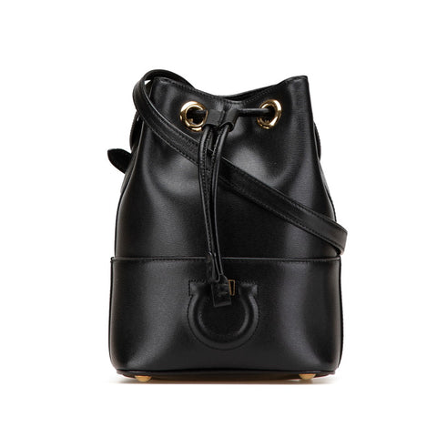 サルヴァトーレフェラガモ ガンチーニ 斜め掛け ショルダーバッグ ブラック レザー レディース Salvatore Ferragamo 【中古】