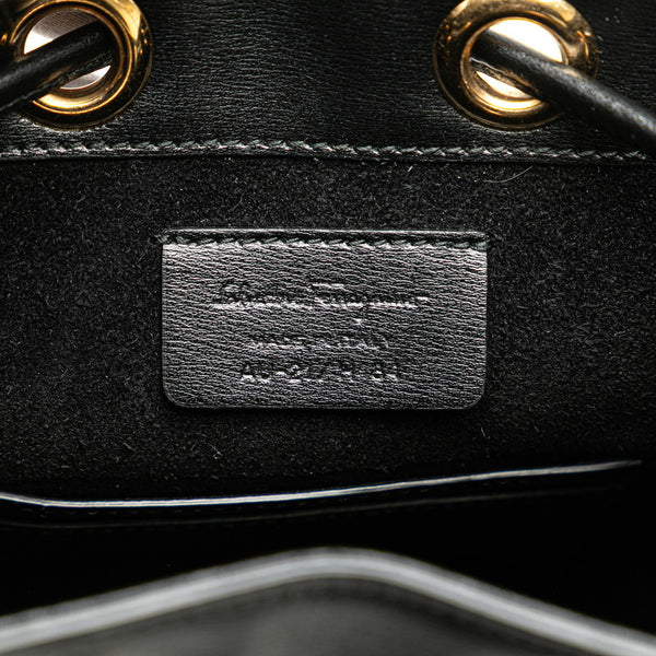 サルヴァトーレフェラガモ ガンチーニ 斜め掛け ショルダーバッグ ブラック レザー レディース Salvatore Ferragamo 【中古】