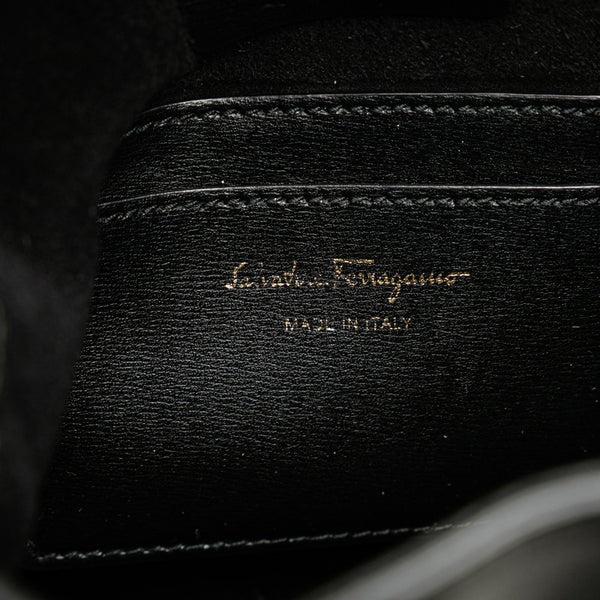 サルヴァトーレフェラガモ ガンチーニ 斜め掛け ショルダーバッグ ブラック レザー レディース Salvatore Ferragamo 【中古】