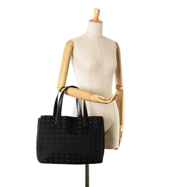 シャネル ニュートラベルライン ココマーク トートMM トートバッグ ブラック ナイロン レザー レディース CHANEL 【中古】