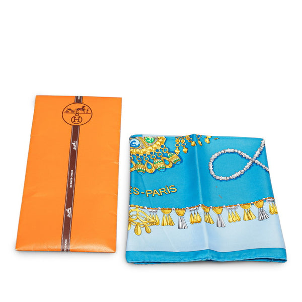 エルメス カレ90 PARURES DES SABLES 砂漠のアクセサリー スカーフ ライトブルー マルチカラー シルク レディース HERMES 【中古】