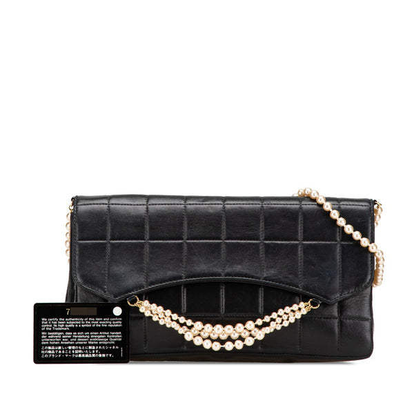 シャネル チョコバー ショルダーバッグ ブラック ラムスキン フェイクパール レディース CHANEL 【中古】