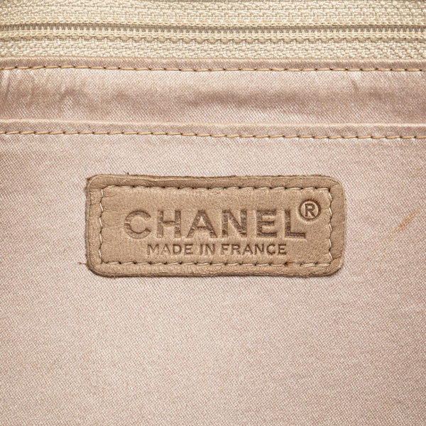 シャネル ニュートラベルライン チェーンショルダーバッグ ホワイト キャンバス レディース CHANEL 【中古】