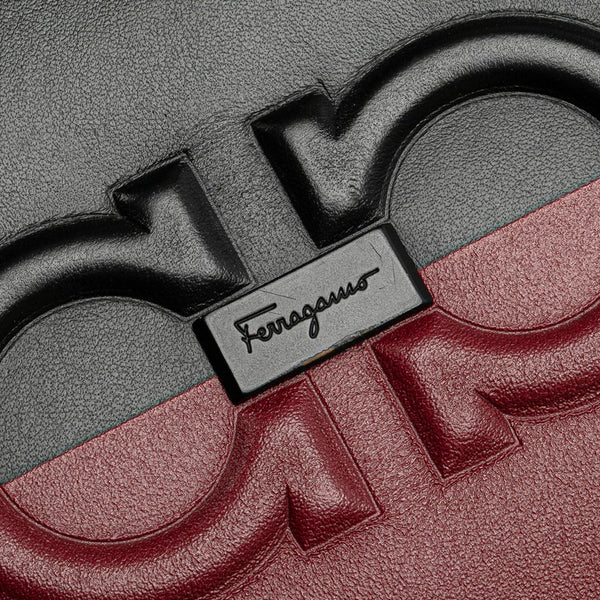 サルヴァトーレフェラガモ ガンチーニ クラッチバッグ GG-24 A233 ブラック ワインレッド バイカラー レザー レディース Salvatore Ferragamo 【中古】