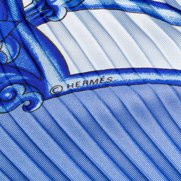 エルメス カレ90 プリーツ LES CHEVAUX DES MOGHOLS ムガル王朝の馬 スカーフ ブルー ホワイト マルチカラー シルク レディース HERMES 【中古】