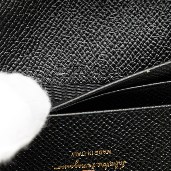 サルヴァトーレフェラガモ ヴァラ リボン 二つ折り財布 22D515 ブラック レザー レディース Salvatore Ferragamo 【中古】