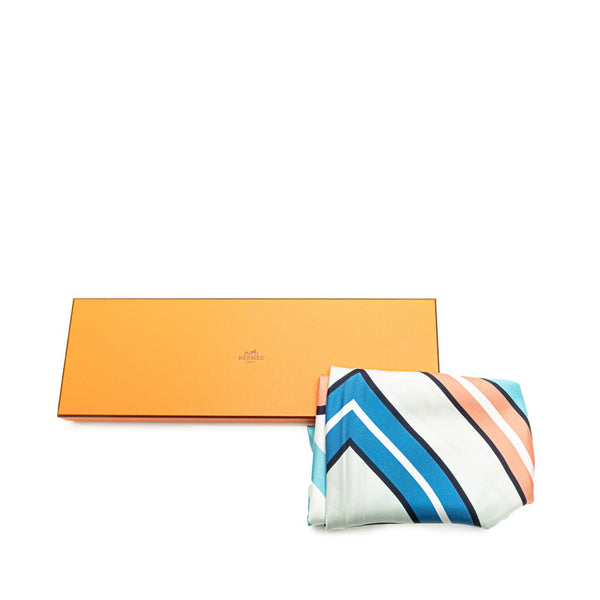 エルメス トライアングル ジェアン スカーフ ライトブルー マルチカラー シルク レディース HERMES 【中古】