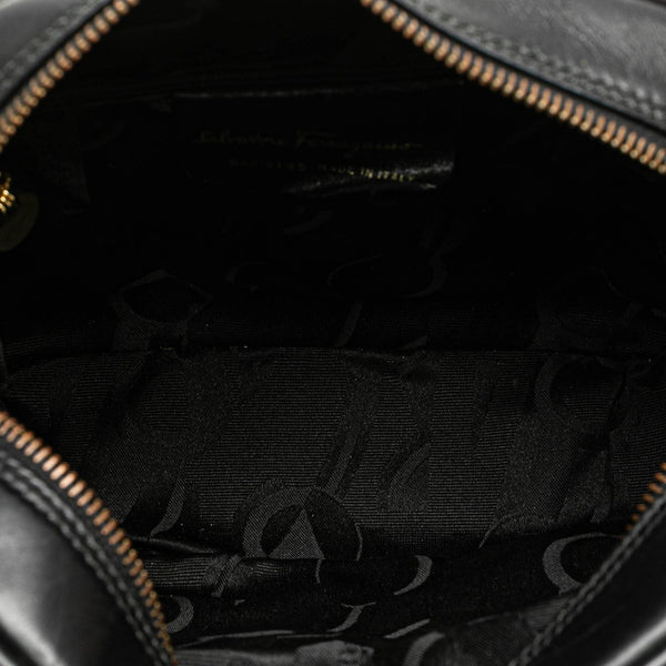 サルヴァトーレフェラガモ ガンチーニ 斜め掛け ショルダーバッグ  BA21 5195 ブラック レザー レディース Salvatore Ferragamo 【中古】