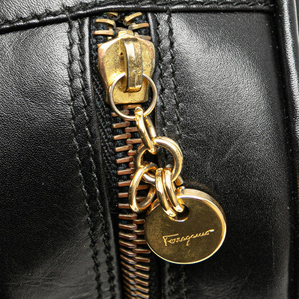 サルヴァトーレフェラガモ ガンチーニ 斜め掛け ショルダーバッグ  BA21 5195 ブラック レザー レディース Salvatore Ferragamo 【中古】