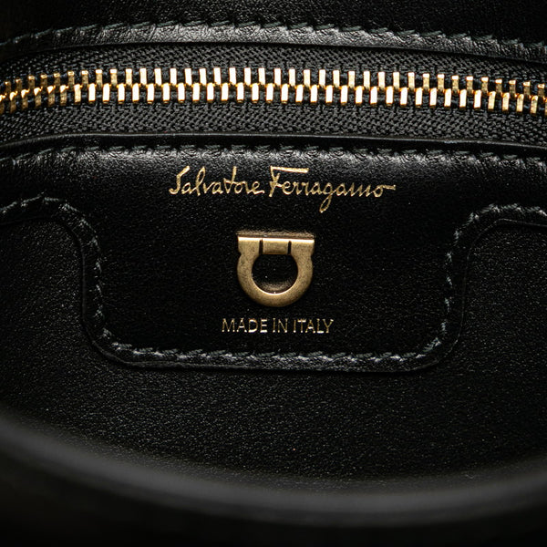 サルヴァトーレフェラガモ ガンチーニ チェーン ショルダーバッグ ブラック レザー レディース Salvatore Ferragamo 【中古】