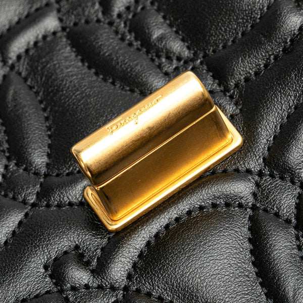 サルヴァトーレフェラガモ ガンチーニ チェーン ショルダーバッグ ブラック レザー レディース Salvatore Ferragamo 【中古】